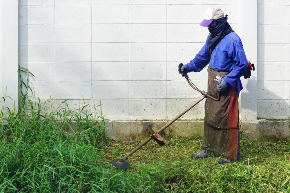 How does a String Trimmer work?